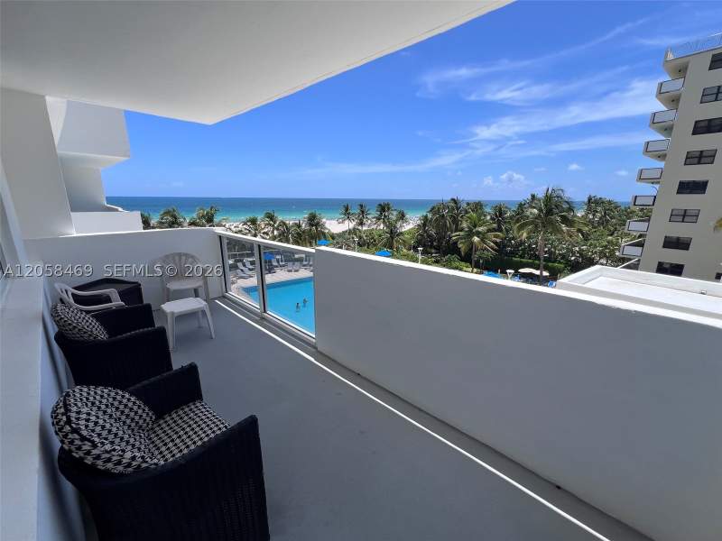 1 bedroom Condominium at 100 Lincoln Rd 542, The Decoplage Condo, Miami Beach — photo 3