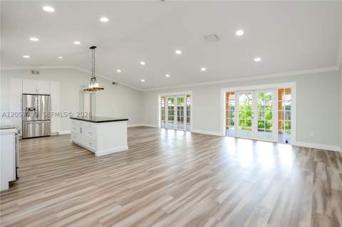 6320 NW 199th St, Hialeah FL - photo 10 of 31