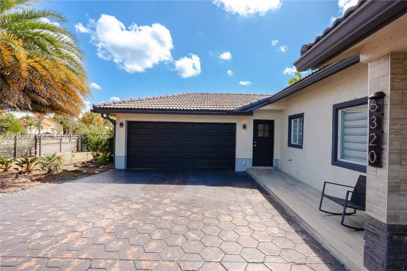 3 bedroom SingleFamilyResidence at 6320 NW 199th St, Country Lake Manors, Hialeah — photo 3