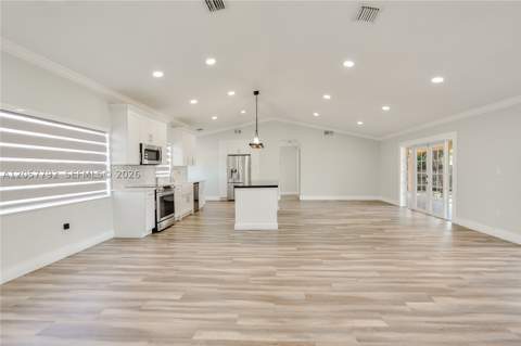 6320 NW 199th St, Hialeah FL - photo 7 of 31