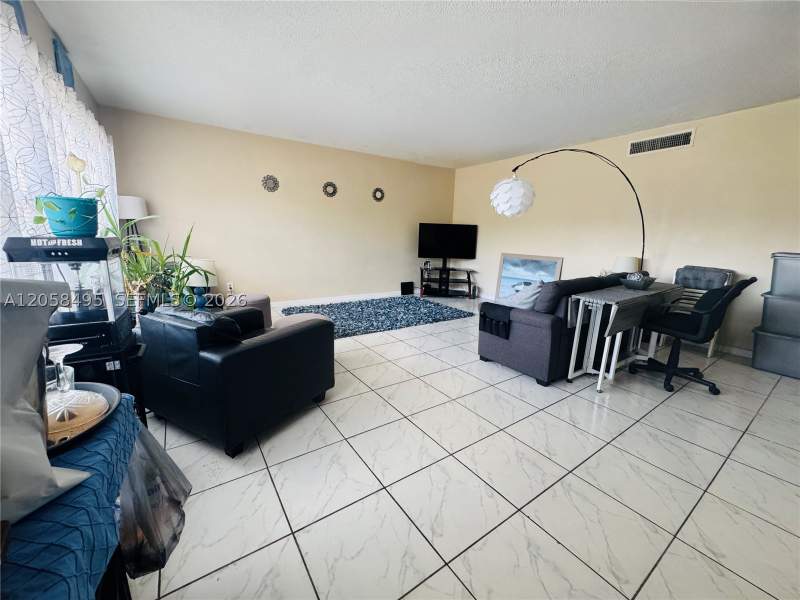 2 bedroom Condominium at 11855 NE 19th Dr 22, Sutton House Condo, North Miami — photo 3