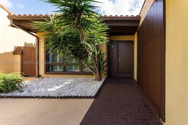 3 bedroom SingleFamilyResidence at 1017 NE 202nd Ln, Sky Lake Villas First Add, Miami — photo 3