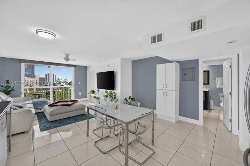 1 bedroom Condominium at 401 Ocean Dr 1001, The Presidential Condo, Miami Beach — photo 3