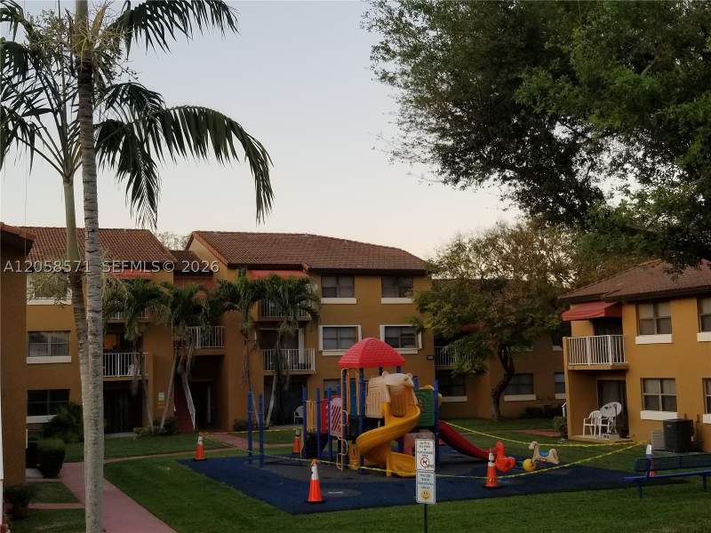 3 bedroom Condominium at 15620 SW 80th St H-108, The Courts At Kendall Con, Miami — photo 4