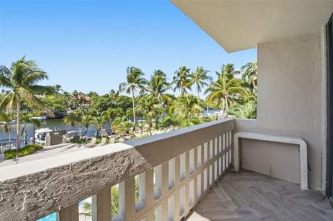 90 Edgewater Dr 225, Coral Gables FL - photo 13 of 20