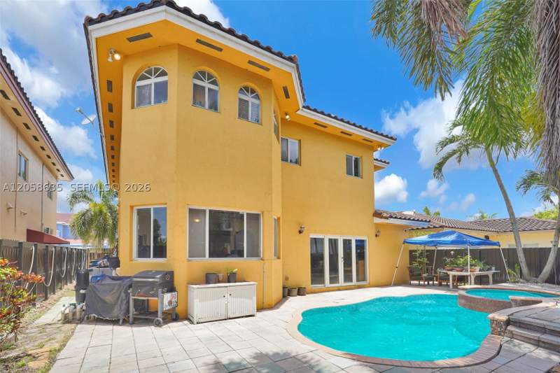 4 bedroom SingleFamilyResidence at 15664 SW 12th Ter, Rieumont Estates, Miami — photo 3