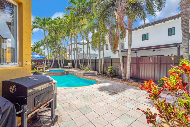 4 bedroom SingleFamilyResidence at 15664 SW 12th Ter, Rieumont Estates, Miami — photo 4