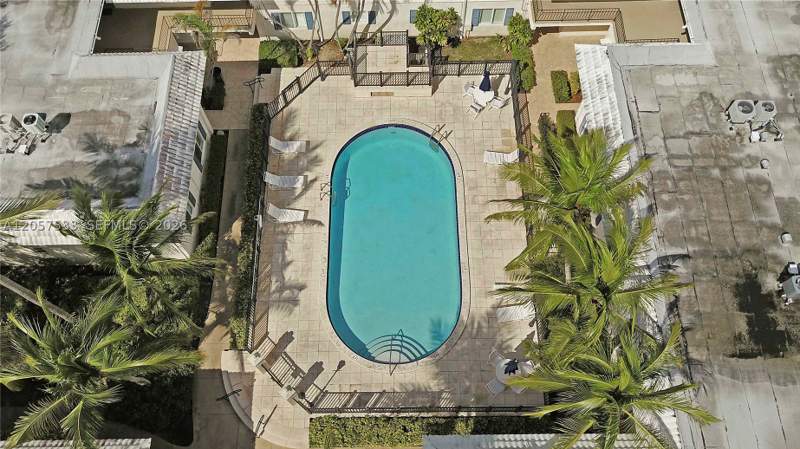 2 bedroom Condominium at 8617 SW 68th Ct 24, Monterey Gardens Of Pinec, Pinecrest — photo 4
