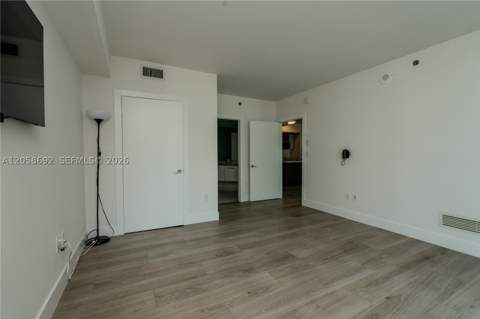 500 Brickell Ave 1407, Miami FL - photo 17 of 47