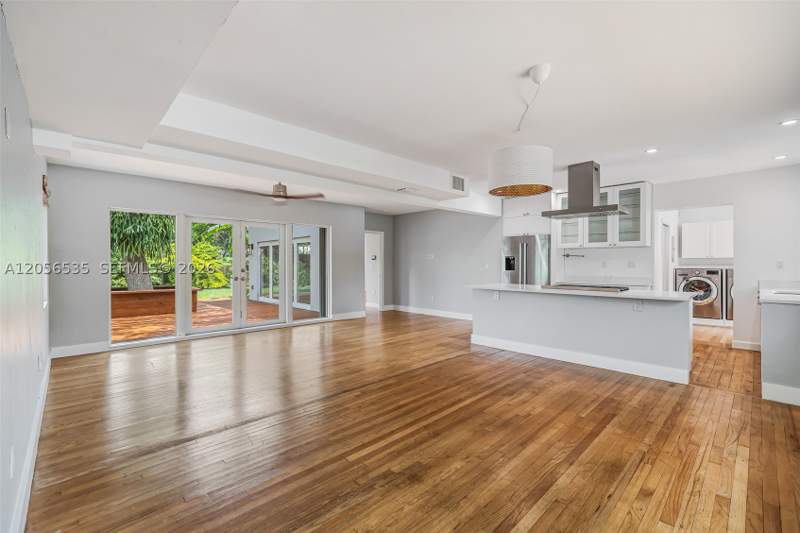 3 bedroom SingleFamilyResidence at 1012 NE 116th St, 1st Addn Biscayne Lawn, Biscayne Park — photo 5