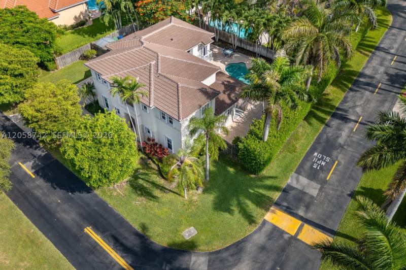 4 bedroom SingleFamilyResidence at 8425 SW 138th St, Tuscany Estates And Villa, Palmetto Bay — photo 2