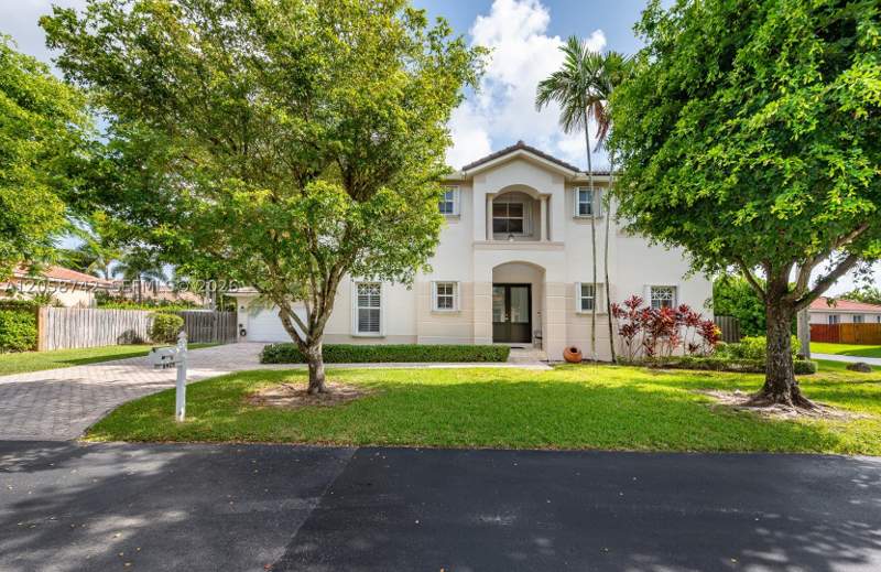 4 bedroom SingleFamilyResidence at 8425 SW 138th St, Tuscany Estates And Villa, Palmetto Bay — photo 3