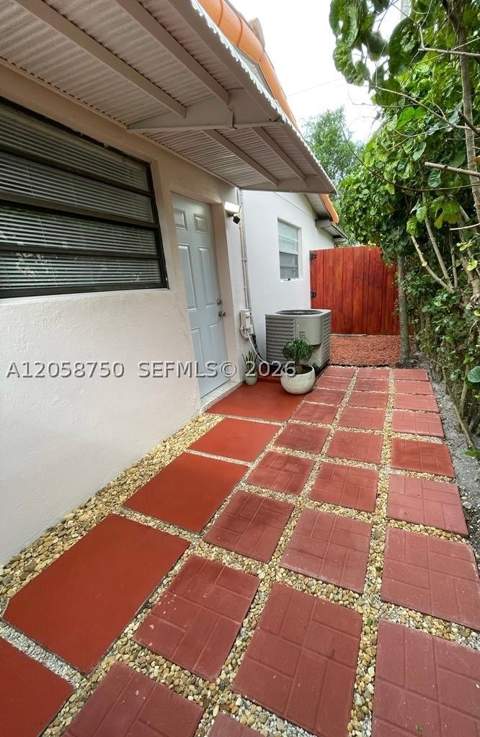 8025 NW 170th St, Hialeah FL - photo 15 of 22
