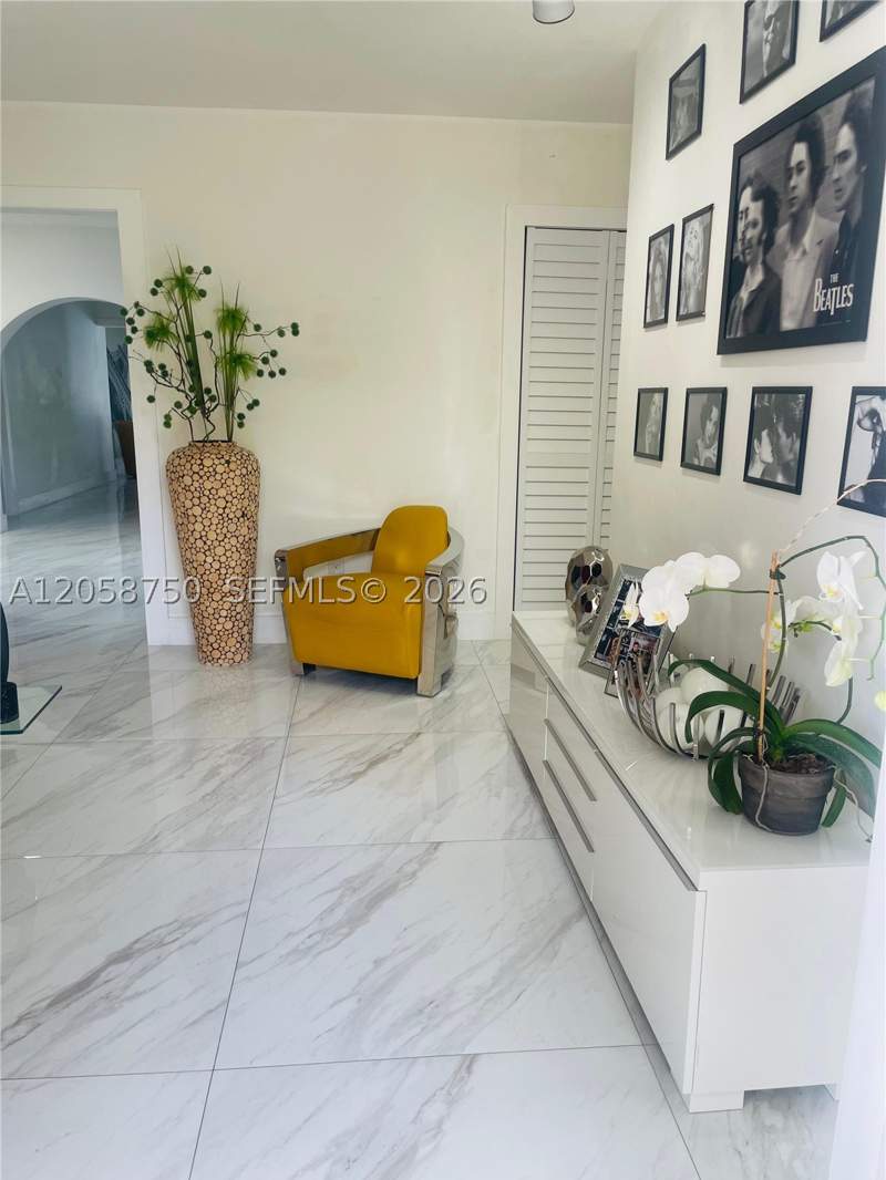 2 bedroom SingleFamilyResidence at 8025 NW 170th St, Palm Springs North Sec C, Hialeah — photo 4