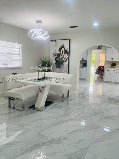 8025 NW 170th St, Hialeah FL - photo 6 of 22