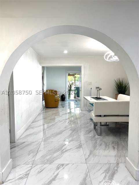 8025 NW 170th St, Hialeah FL - photo 7 of 22