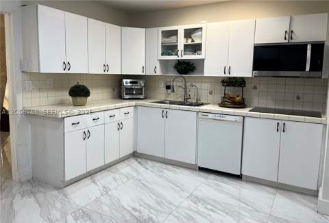 8025 NW 170th St, Hialeah FL - photo 8 of 22