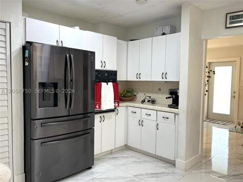 8025 NW 170th St, Hialeah FL - photo 9 of 22