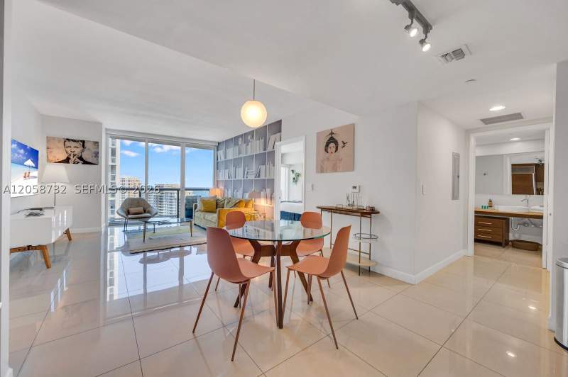 1 bedroom Condominium at 485 Brickell Ave 3401, Icon Brickell Condo No 3, Miami — photo 2
