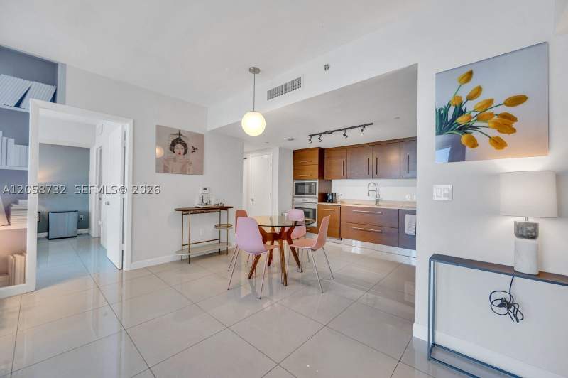 1 bedroom Condominium at 485 Brickell Ave 3401, Icon Brickell Condo No 3, Miami — photo 4