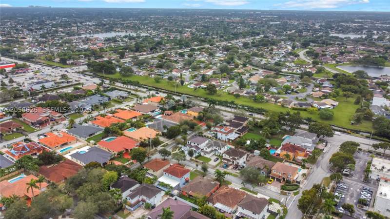 4 bedroom SingleFamilyResidence at 13836 SW 39th Ter, Bird Gardens Sub, Miami — photo 2