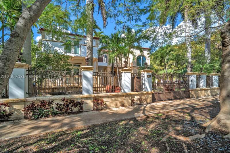 7 bedroom SingleFamilyResidence at 1710 S Miami Ave, Holleman Park, Miami — photo 3