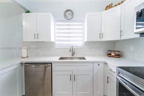 15819 SW 54th Ter, Miami FL - photo 10 of 34