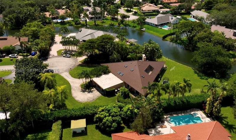 5 bedroom SingleFamilyResidence at 8925 SW 102nd Ter, Galloway Glen, Miami — photo 2