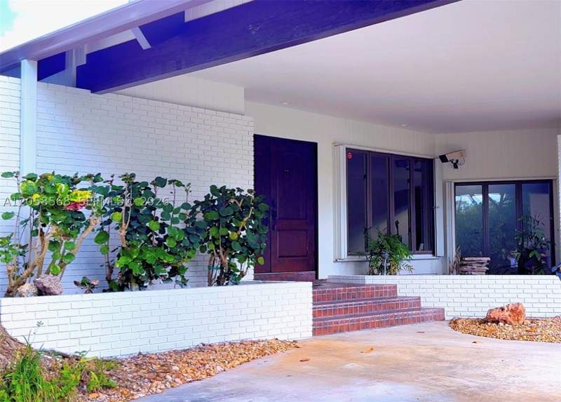 5 bedroom SingleFamilyResidence at 8925 SW 102nd Ter, Galloway Glen, Miami — photo 4