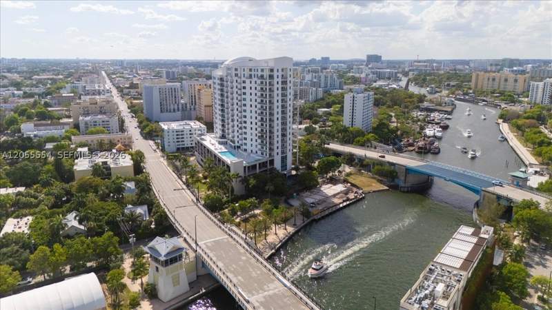 2 bedroom Condominium at 10 SW South River Dr 806, Neo Condo, Miami — photo 2