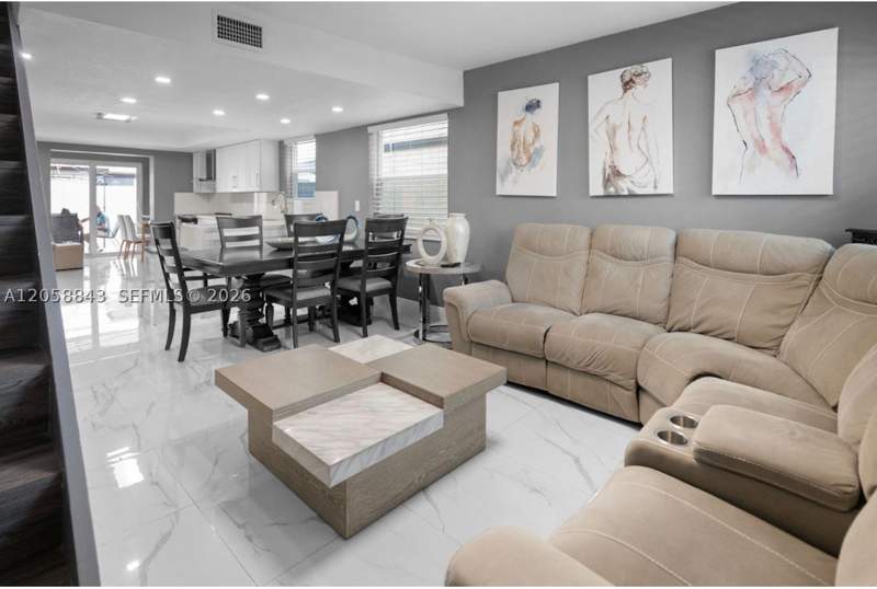 3 bedroom Townhouse at 1158 W 41st St 87, Oasis En Mango Hill Condo, Hialeah — photo 3