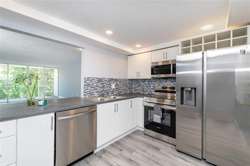 2 bedroom Condominium at 1101 NE 191st Street H301, Rolling Green Condo H, Miami — photo 4