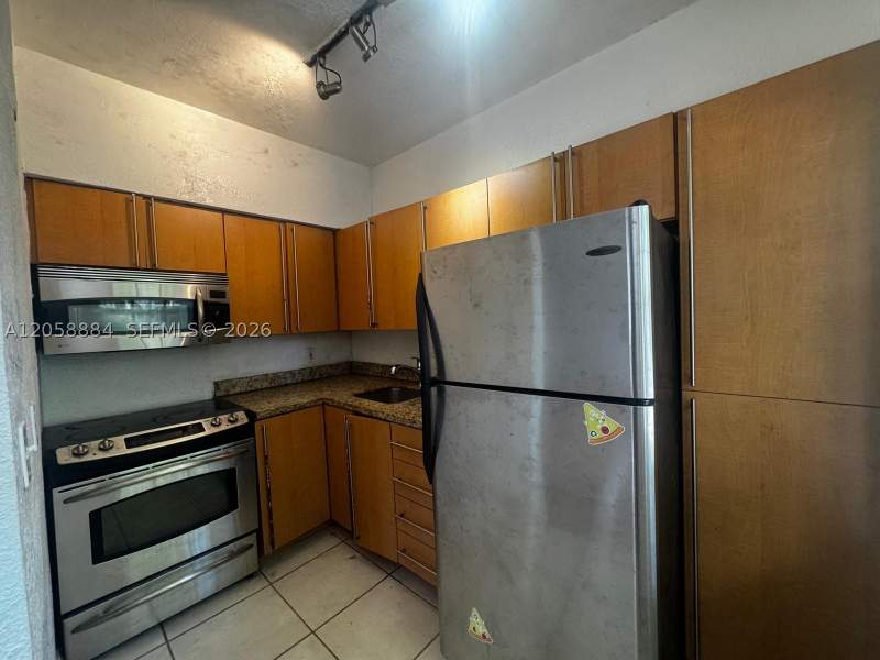1 bedroom Condominium at 8335 Crespi Blvd 2, Oasis On The Beach Condo, Miami Beach — photo 4