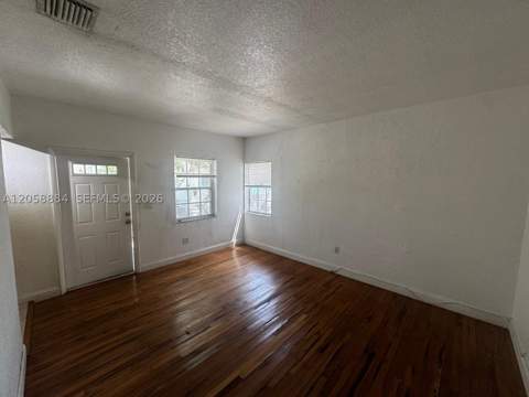 8335 Crespi Blvd 2, Miami Beach FL - photo 7 of 17