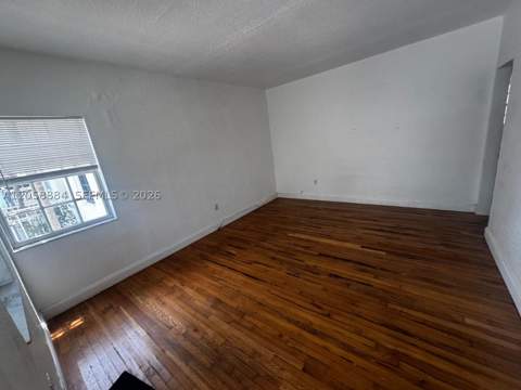 8335 Crespi Blvd 2, Miami Beach FL - photo 8 of 17