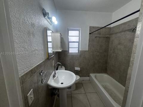 8335 Crespi Blvd 2, Miami Beach FL - photo 9 of 17