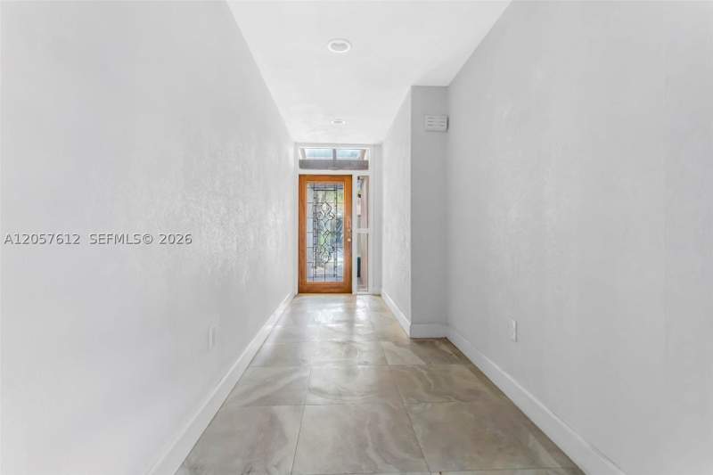 2 bedroom Townhouse at 8350 Dundee Ter, Miami Lakes - Lake Sandra, Miami Lakes — photo 2
