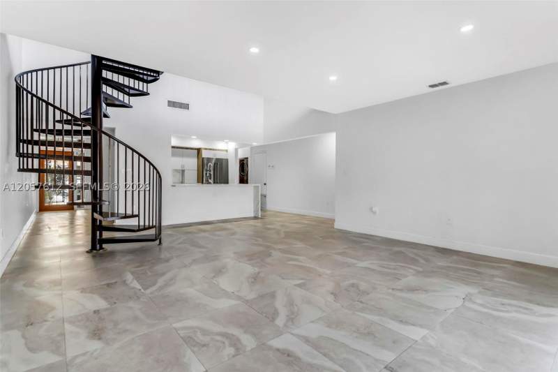 2 bedroom Townhouse at 8350 Dundee Ter, Miami Lakes - Lake Sandra, Miami Lakes — photo 5