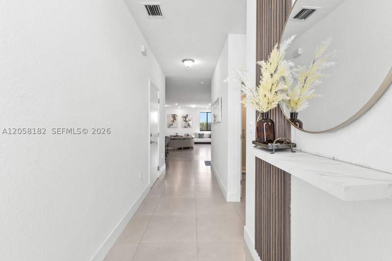 5 bedroom SingleFamilyResidence at 15725 SW 136th Ter, Century Gardens South, Miami — photo 4