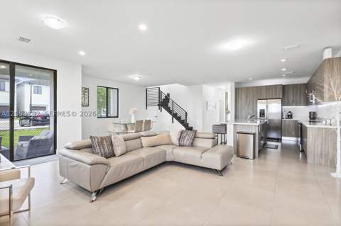 15725 SW 136th Ter, Miami FL - photo 7 of 36