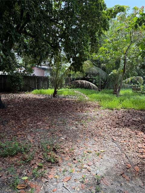 809 NW 108th St, Miami FL - photo 6 of 9