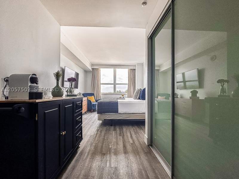 1 bedroom Condominium at 2889 Mcfarlane Rd 912, Mutiny Park Condo, Miami — photo 3