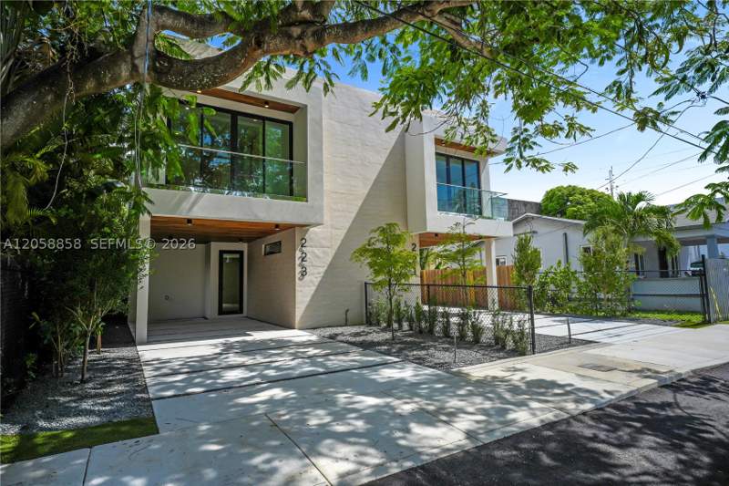 3 bedroom SingleFamilyResidence at 223 NW 51st St, Railway Shops Addn 2nd Am, Miami — photo 2