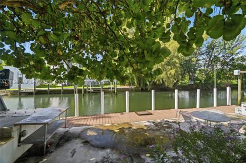 1010 NE 105th St, Miami Shores FL - photo 10 of 48