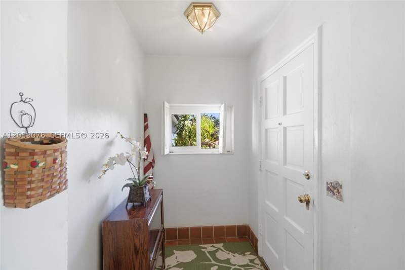 2 bedroom SingleFamilyResidence at 1010 NE 105th St, Miami Shores Estates, Miami Shores — photo 2