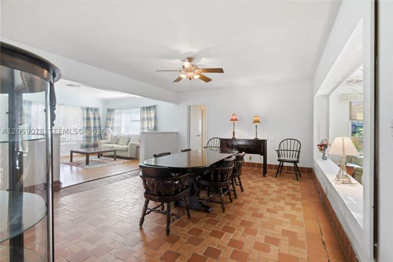 2 bedroom SingleFamilyResidence at 1010 NE 105th St, Miami Shores Estates, Miami Shores — photo 4