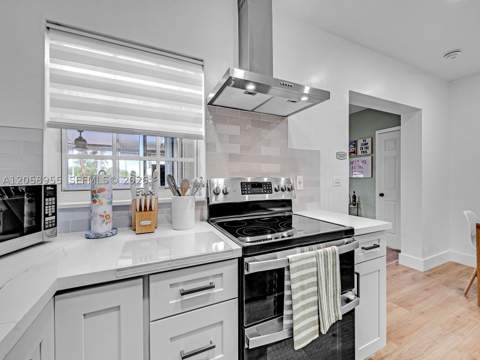 430 Forrest Dr, Miami Springs FL - photo 6 of 27