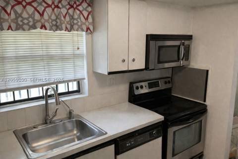 20851 San Simeon Way 202, Miami FL - photo 11 of 22