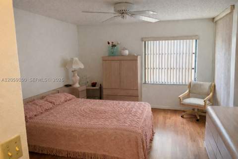 20851 San Simeon Way 202, Miami FL - photo 6 of 22