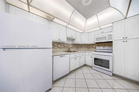 300 Bayview Dr 202, Sunny Isles Beach FL - photo 12 of 43